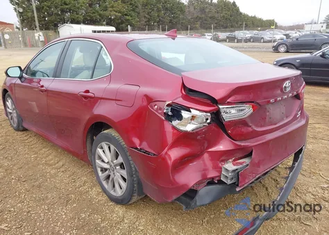 2020 Toyota Camry Le Awd z USA, uszkodzony, nr VIN 4T1L11BK5LU018565